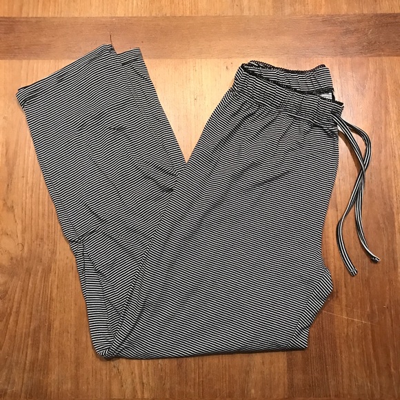 Tahari Other - Tahari stretch pajama stripes pants black white sm